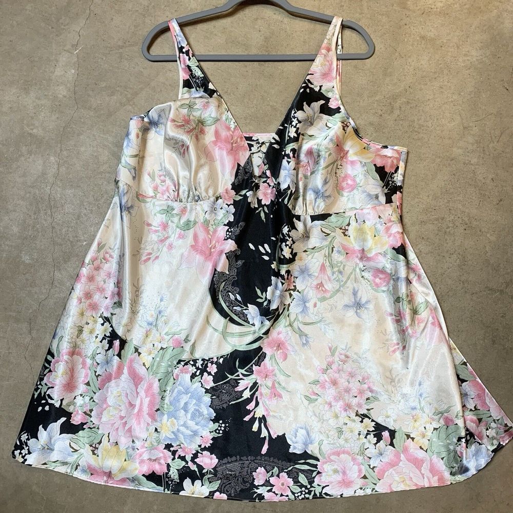 Avenue Body (18/20) Nightgown/Chemise/Kimono/Robe - Pastel Floral Cutesy Plus